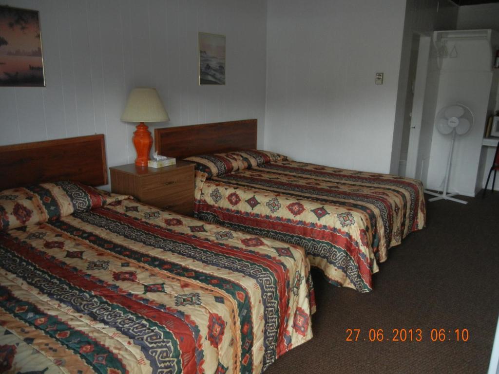 Pleasant View Motel Summerland Bilik gambar